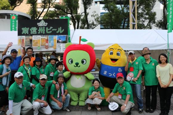 県人会ブースにて